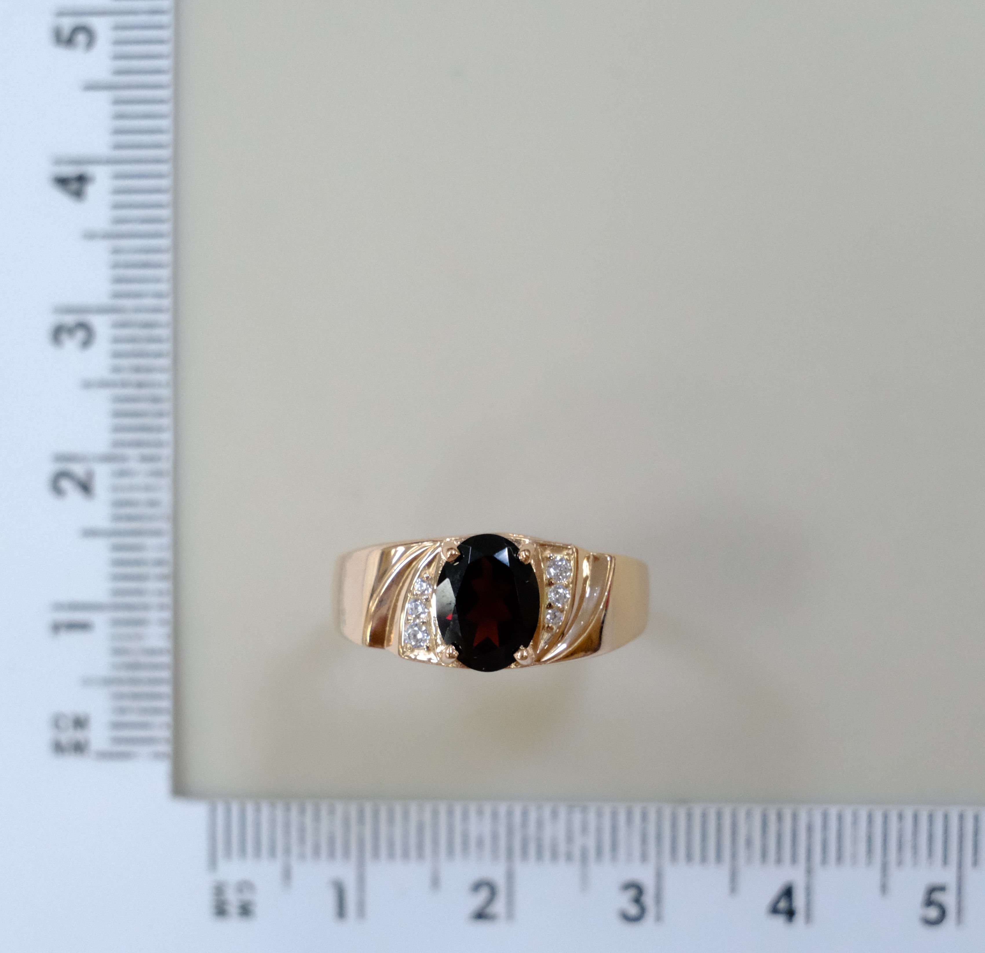 Серебряное кольцо с гранатом